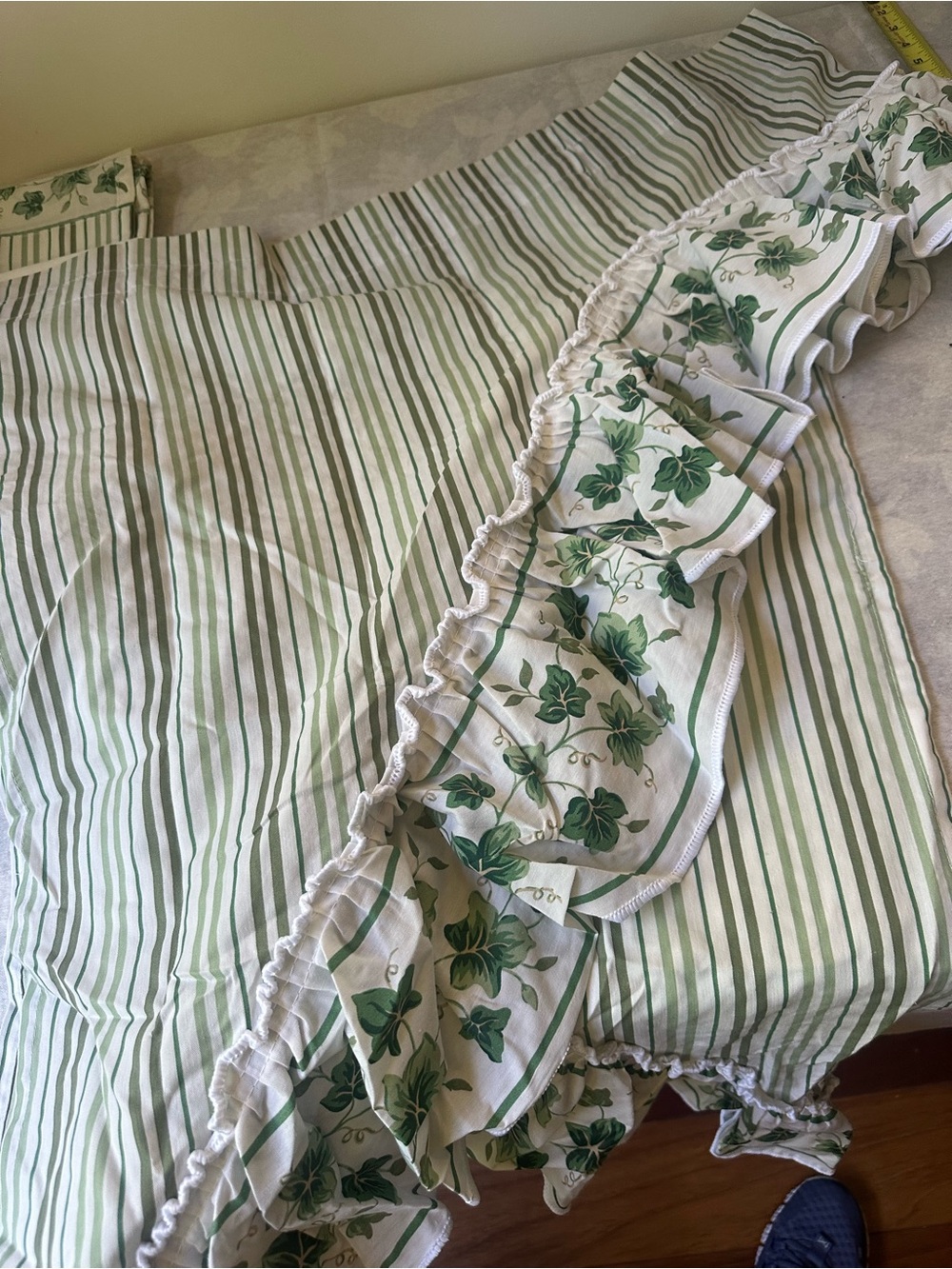 Green Ivy Border Printed Curtain Panels and Valences - Picture 4 of 6